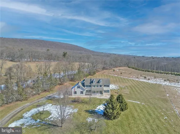 1096 High Dr, Tamaqua, PA 18252
