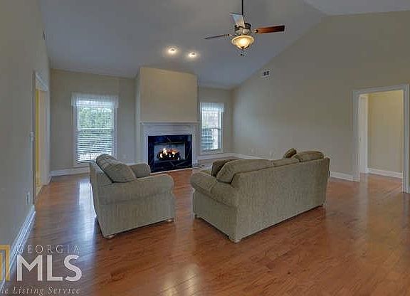 4th image of 260 Sterling Meadows Dr