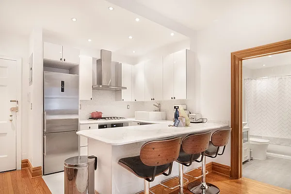 Rented by WAM Partners - William Moses Co. | media 81