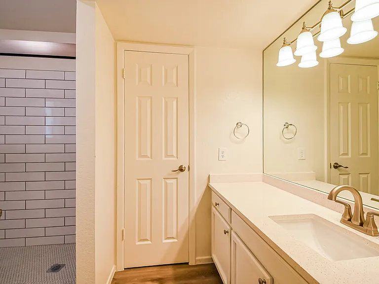 301 E Keogh Dr — Photo 14