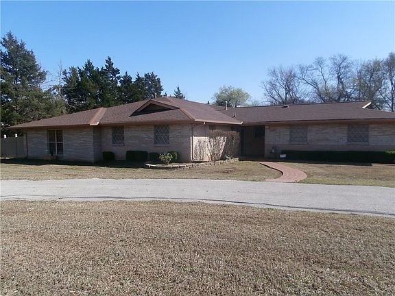 2nd image of 4700 NE 33rd St