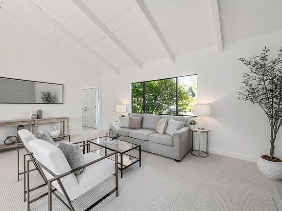 5th image of 1025 Deanna Dr