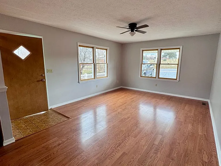 270 Bowman Rd — Photo 2