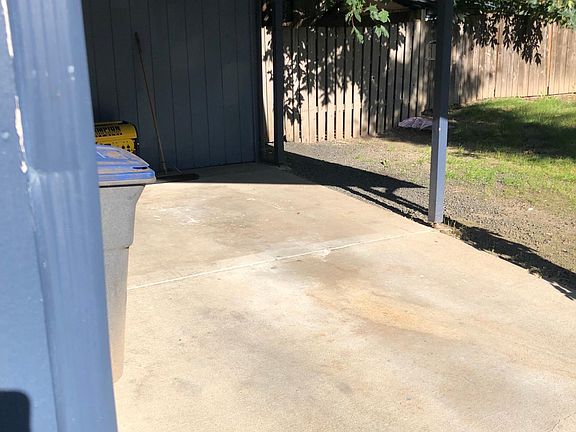 2nd image of 1403B Canyon Ct
