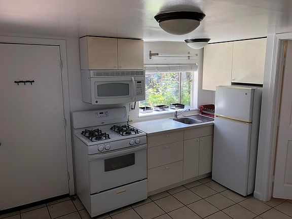 4th image of 614 Alameda De Las Pulgas