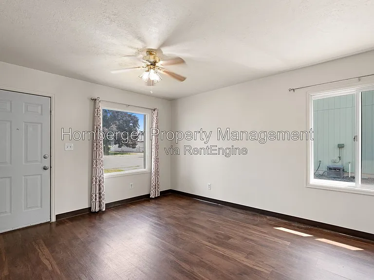 2410 E Everett Ave — Photo 9