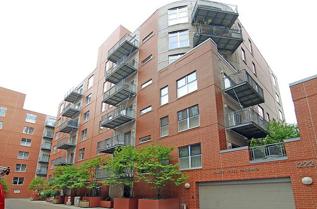 1st image of 1222 Chicago Ave APT 204