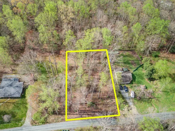 66 Hidden Lake Dr, Stafford, VA 22556