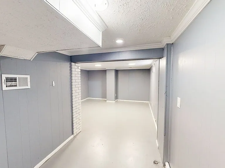 793 Wiltshire Rd — Photo 14