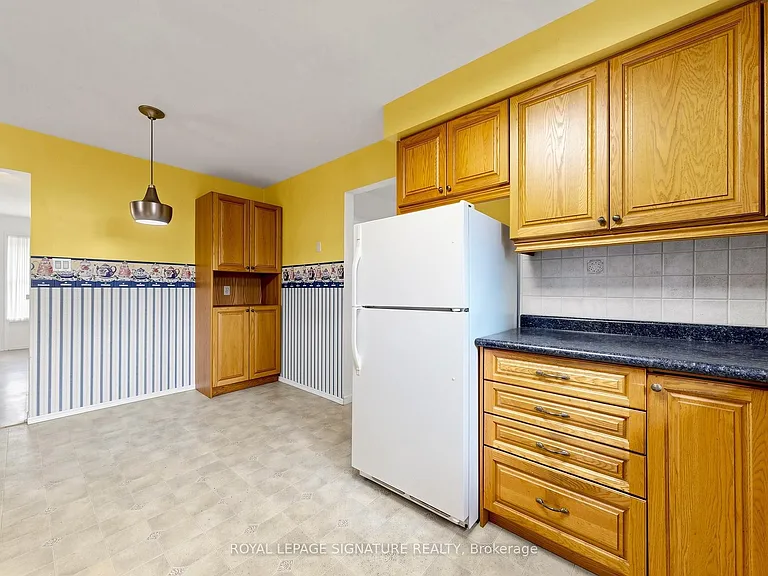 94 Howlett Ave — Photo 22