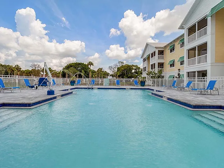 Waterline Bonita Springs — Photo 28
