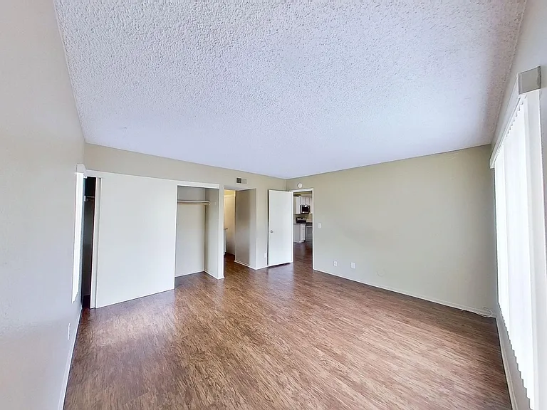 401 Beach Blvd - El Pueblo Apartments — Photo 21