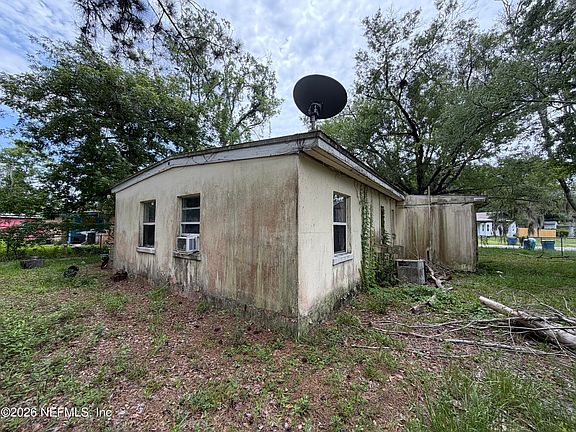 3rd image of 2837 LIPPIA Road