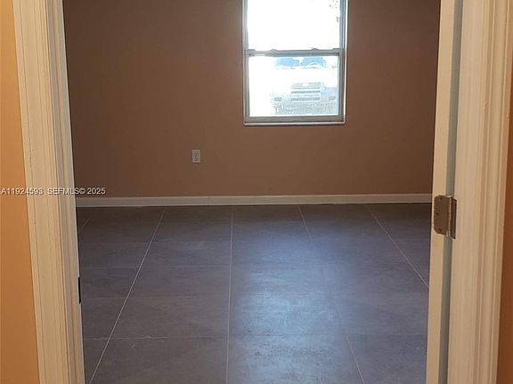 5th image of 5800 New Tampa Hwy #33