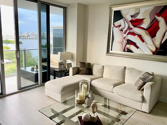 4th image of 16385 Biscayne Blvd APT 906