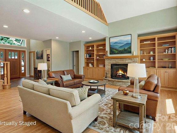 3rd image of 301 Gateway Dr