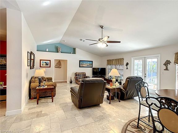 5th image of 129 NW 32nd Pl