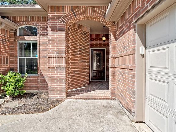 Attention to detail is lacking nowhere in this home ... archway and brick flooring make this entry stunning!