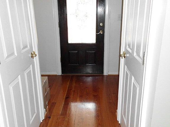 2nd image of 136 Briarwood Dr