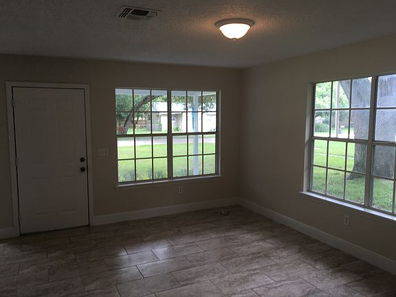 5th image of 2433 Cedar Ave