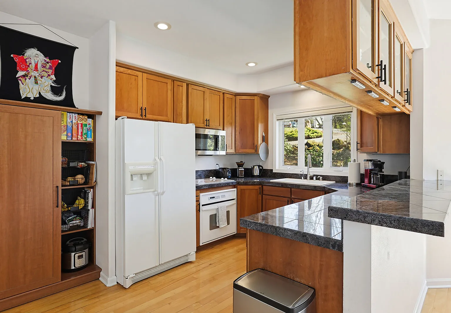 3 bed, 3813 sqft, $3,950 — Photo 3