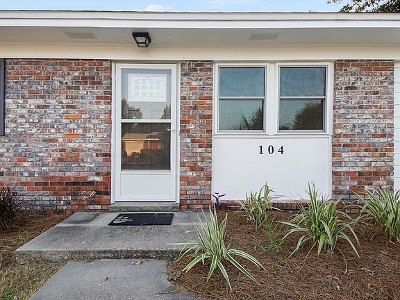 3rd image of 104 S Kimbrel Ave