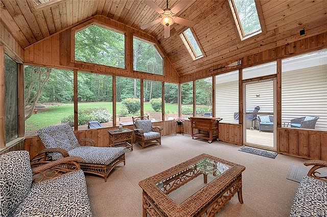 1st image of 118 Windy Knoll Ln