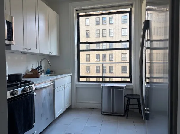 525 West End Avenue image 3 of 9