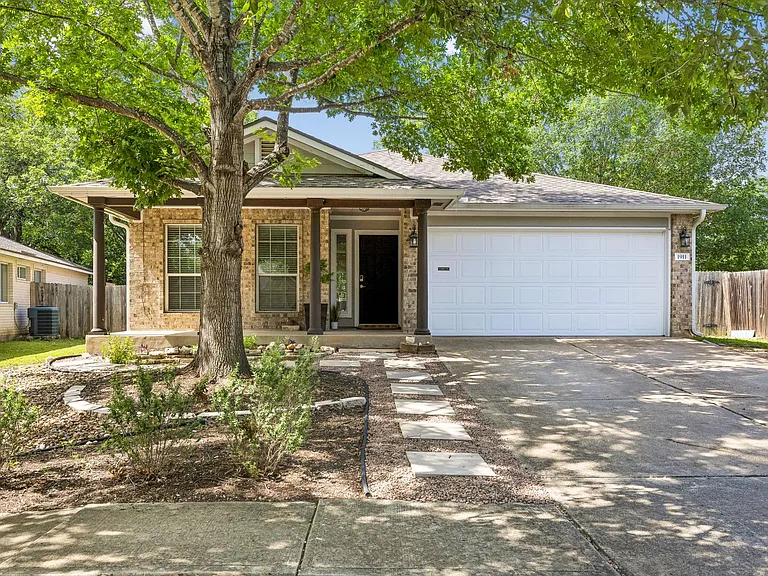 1911 Ralph C Craig Ln — Photo 1