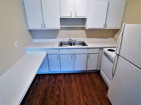 5th image of 3009 Westwood Northern Blvd APT 10