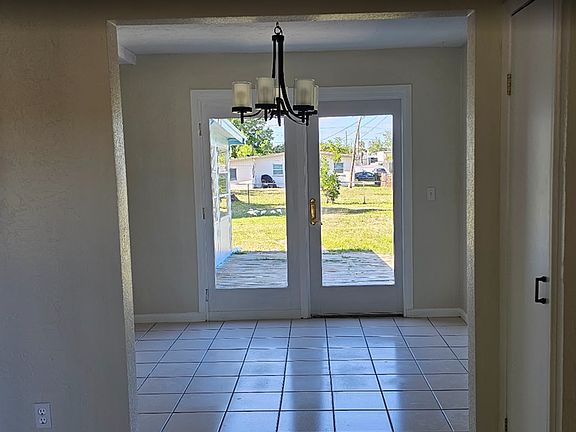 4th image of 1127 60th Ave N