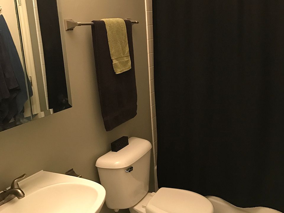 1st image of 2943 N Lincoln Ave APT 210