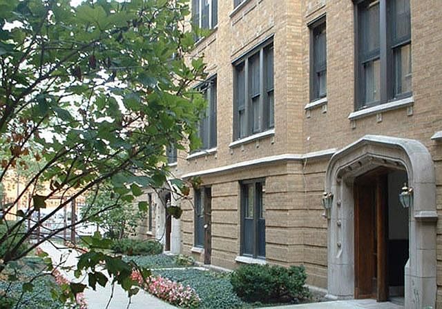 1st image of 5418 S Woodlawn Ave APT 2