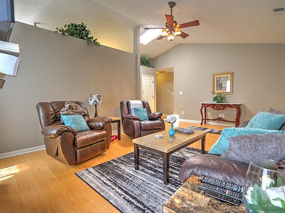 5th image of 149 Angel Falls Dr