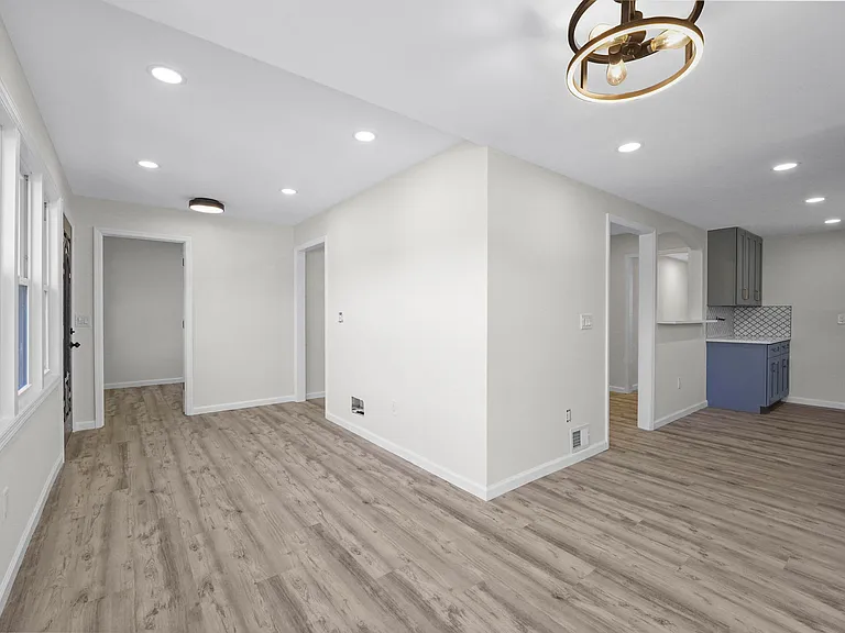 728 Glen Rd — Photo 4