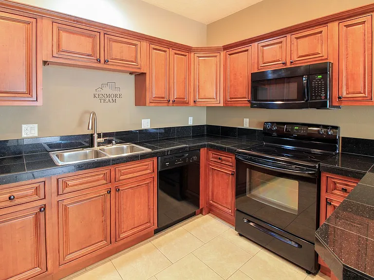 114 S Tweedt Pl — Photo 3