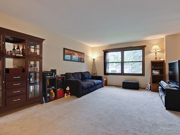 2nd image of 419 N Lakeshore Dr