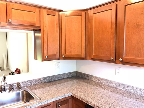 2nd image of 192 King William St #192