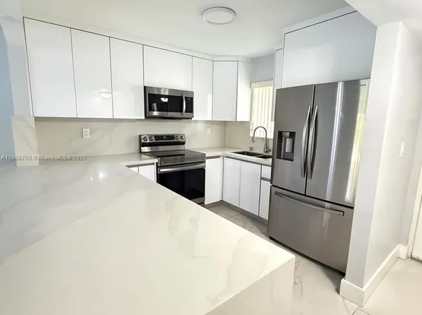 2680 W 76th St APT 104, Hialeah, FL 33016