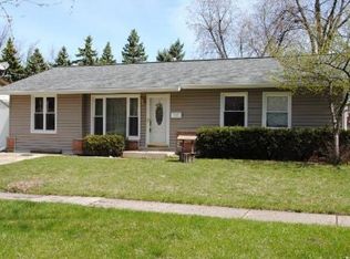 927 Wilshire Ave, Elk Grove Village, IL 60007