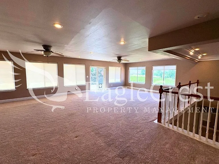 44 Vinehill Dr — Photo 94