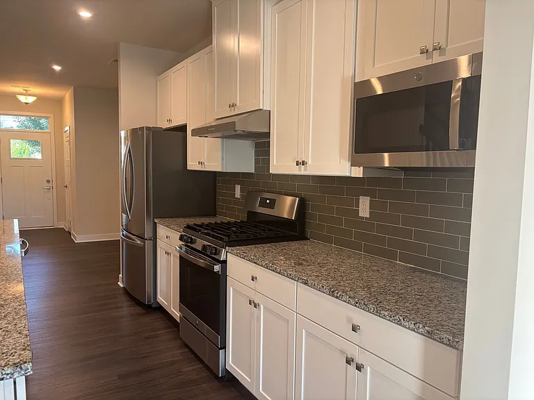 717 Hazel Way — Photo 5