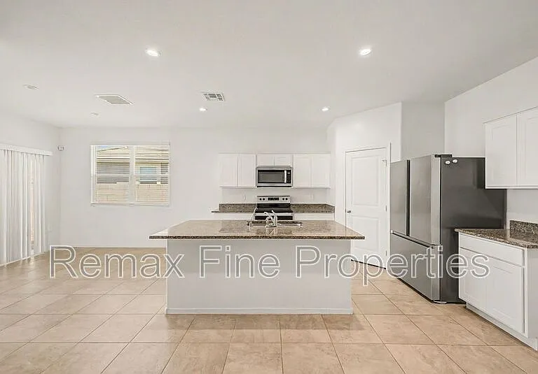 1566 E Fletcher Dr — Photo 9