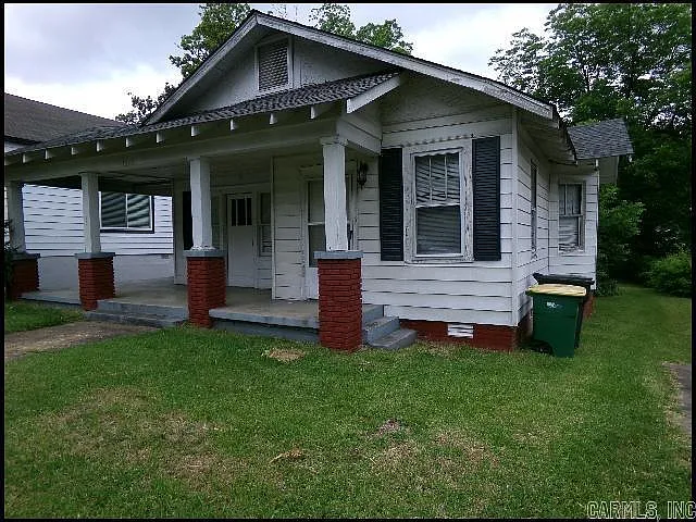 3 bed, 2.0 bath, 1386 sqft, $1,050 — Photo 2