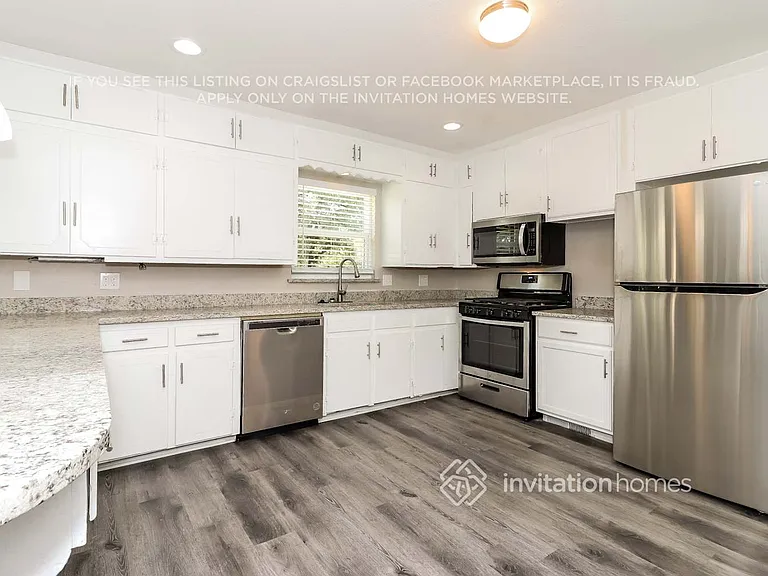 310 E Huitt Ln — Photo 6