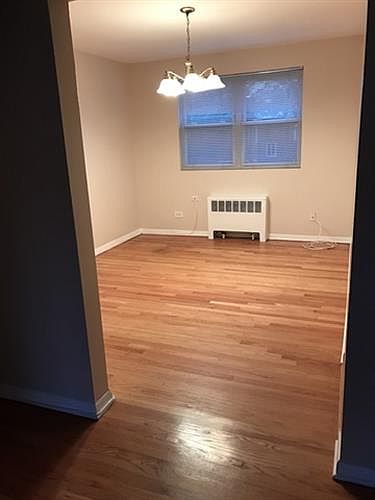 2nd image of 7425 N Ridge Blvd #2