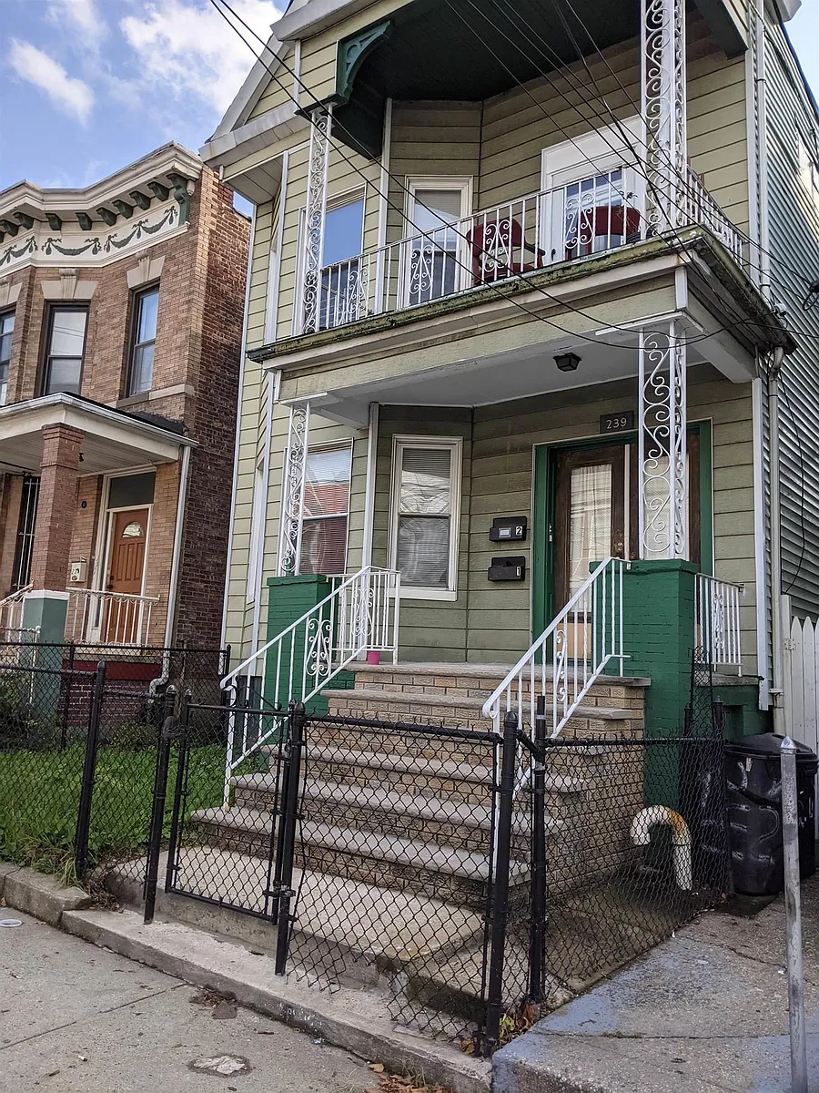 Photo 1 of 20 - 239 Bayview Ave - Jersey City, NJ Primary Photo - 239 Bayview Ave