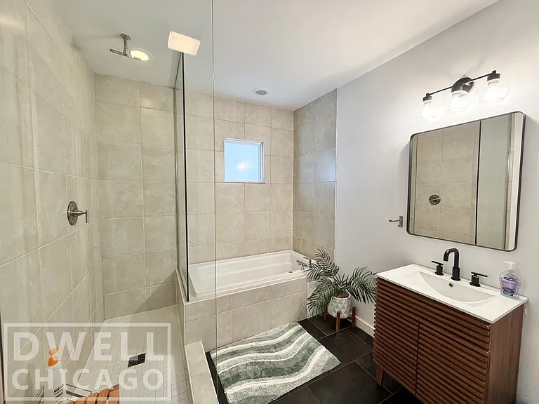 1419 N Paulina St — Photo 13