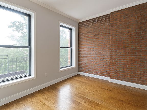 5th image of 321 E 10th St APT 5