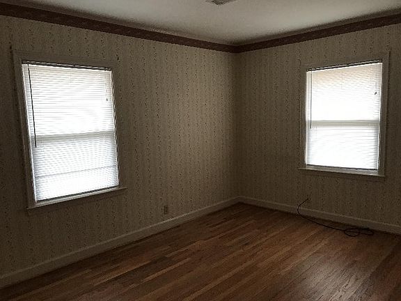 5th image of 736 W Hale Ave